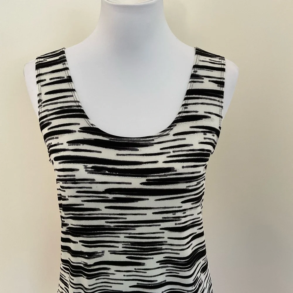 NWT Chico's Travelers Black & White Abstract Stripe Tank Top - Picture 2 of 7